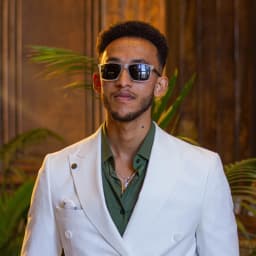 Yonathan Z. | Owner & G.Manager